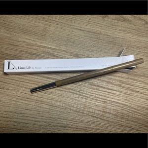 CLAIM TO FRAME
ULTRA-FINE BROW PENCIL 01 LIGHT